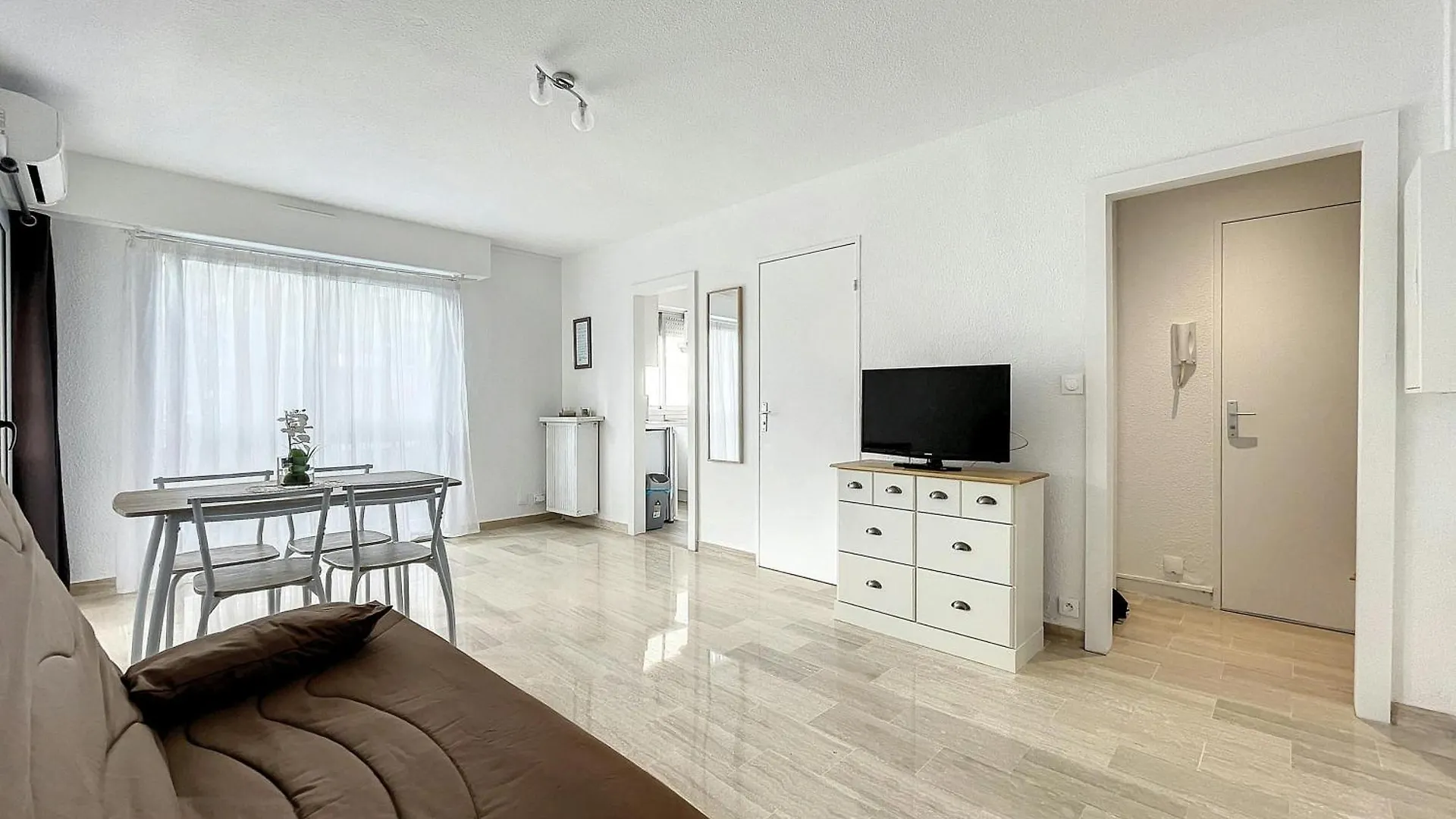 Studio Centreville Golfe Juan-2 Couchages-Terrasse location